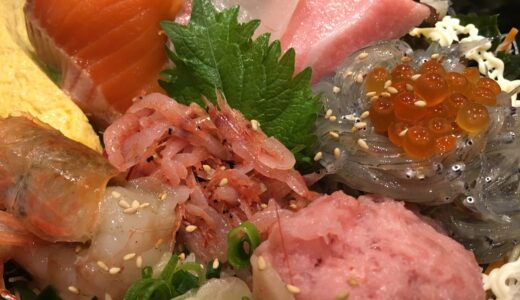 江ノ島に行ったら「とびっちょ」で生しらすたっぷりの海鮮丼を食すべし！